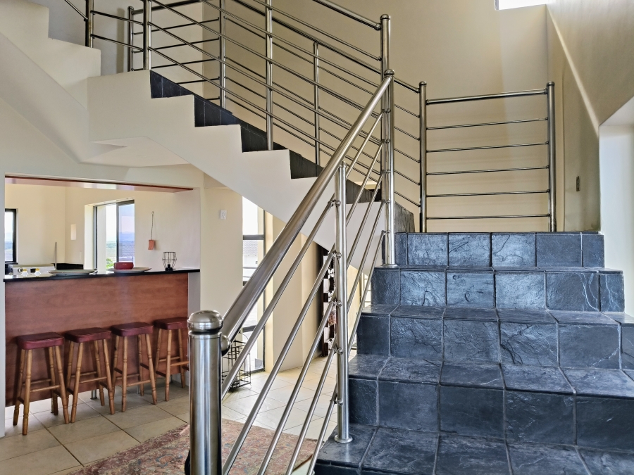 6 Bedroom Property for Sale in Paradise Beach Eastern Cape